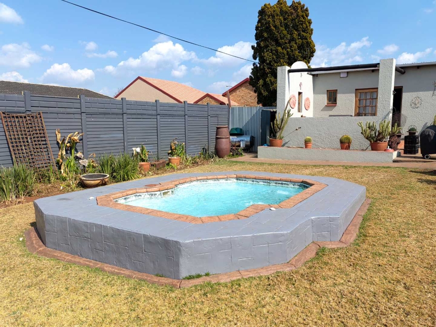 3 Bedroom Property for Sale in Verwoerdpark Gauteng