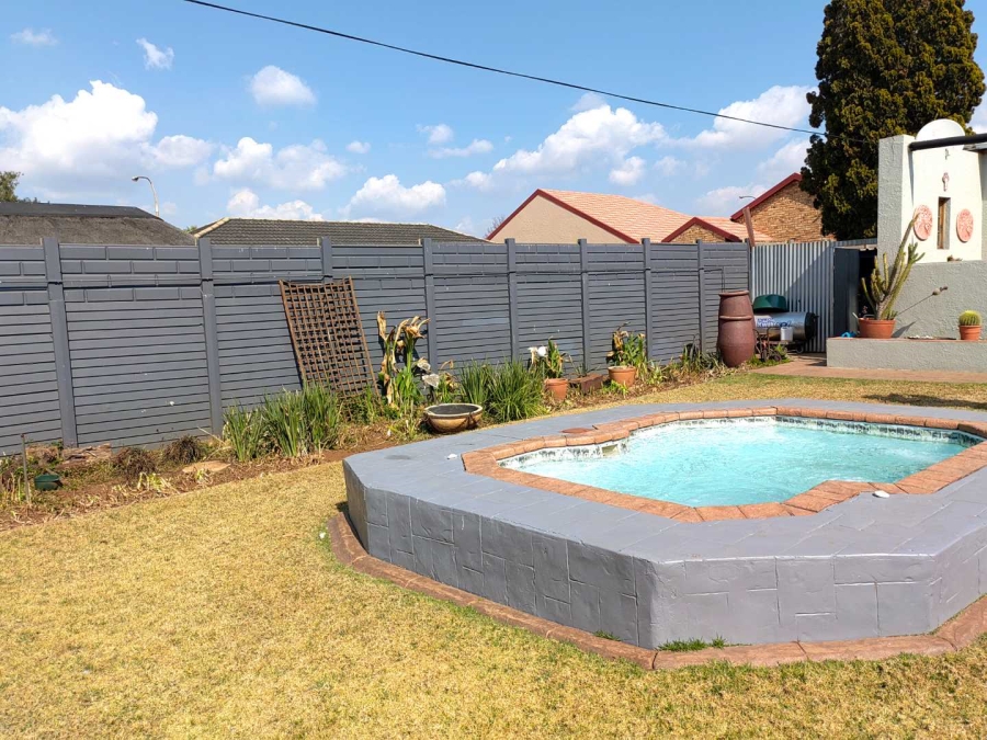 3 Bedroom Property for Sale in Verwoerdpark Gauteng