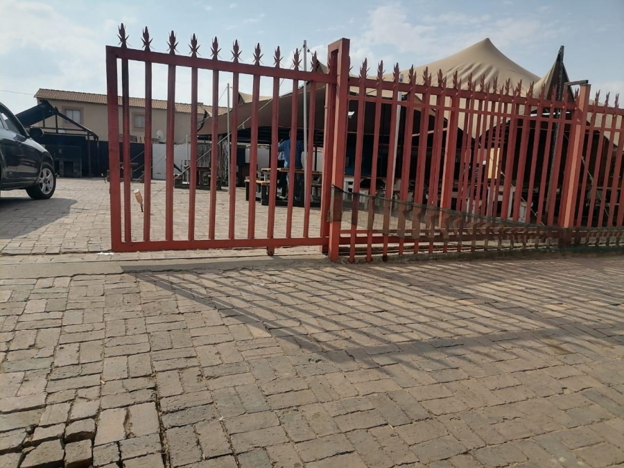 Commercial Property for Sale in Olievenhoutbosch Gauteng