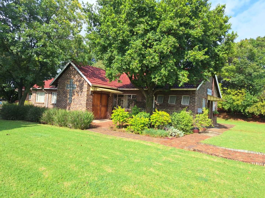 To Let commercial Property for Rent in Weltevreden Park Gauteng