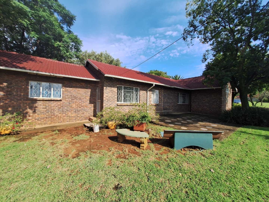 To Let commercial Property for Rent in Weltevreden Park Gauteng