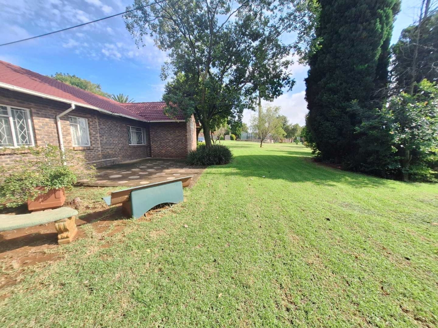 To Let commercial Property for Rent in Weltevreden Park Gauteng