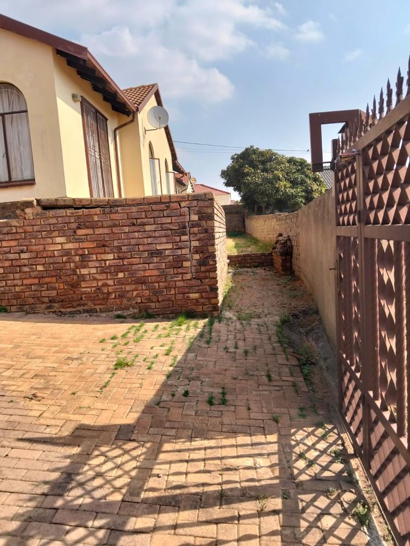 3 Bedroom Property for Sale in Morula View Gauteng