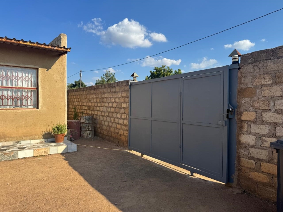 5 Bedroom Property for Sale in Soshanguve X Gauteng