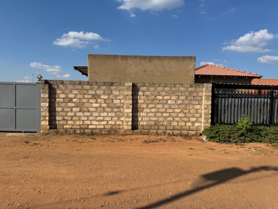 5 Bedroom Property for Sale in Soshanguve X Gauteng