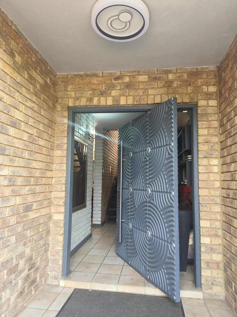 3 Bedroom Property for Sale in Val de Grace Gauteng