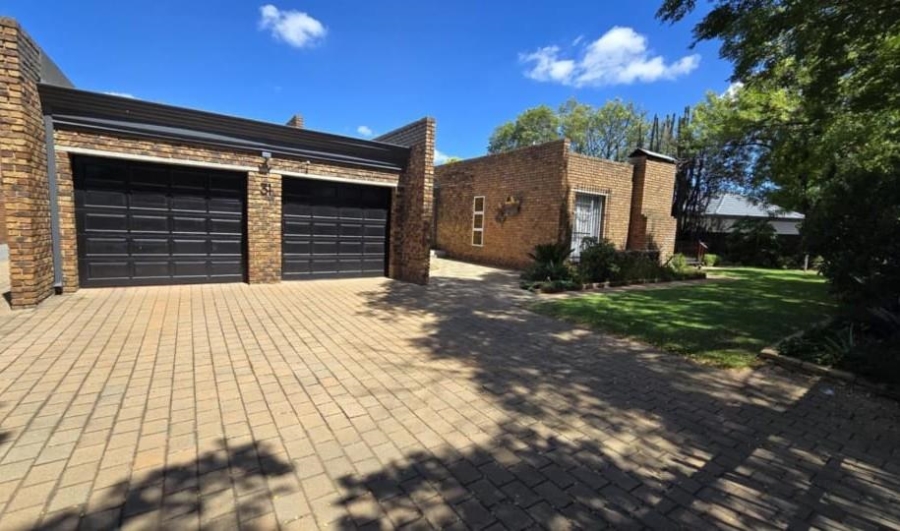 3 Bedroom Property for Sale in Brackenhurst Gauteng