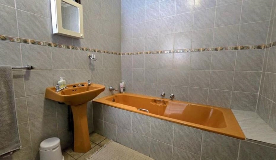 3 Bedroom Property for Sale in Brackenhurst Gauteng