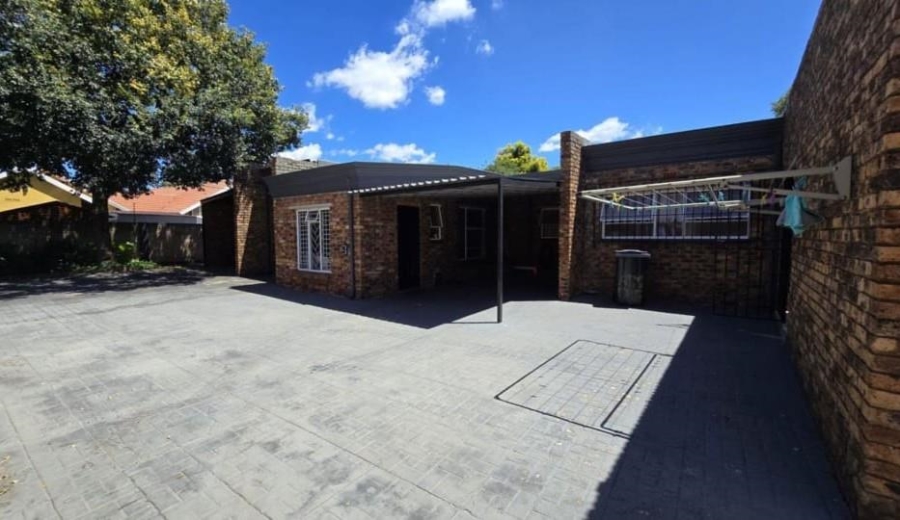 3 Bedroom Property for Sale in Brackenhurst Gauteng