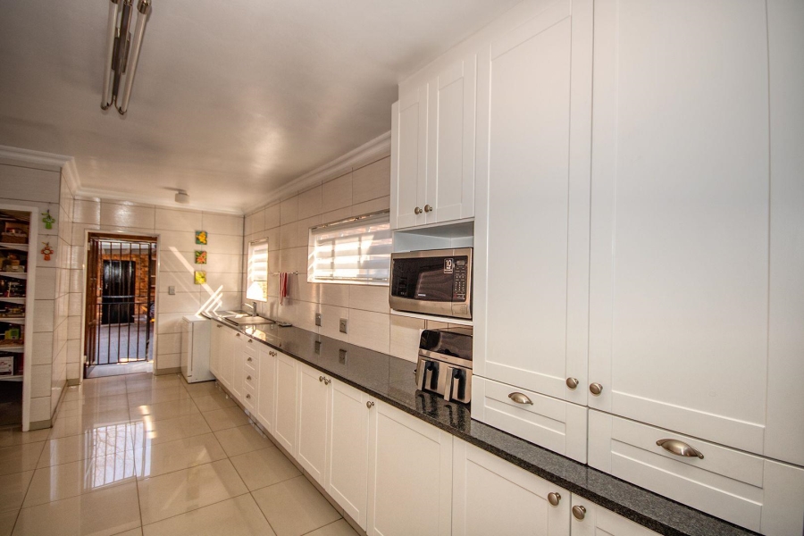 3 Bedroom Property for Sale in Brackenhurst Gauteng