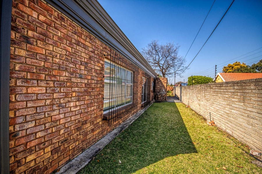 3 Bedroom Property for Sale in Brackenhurst Gauteng