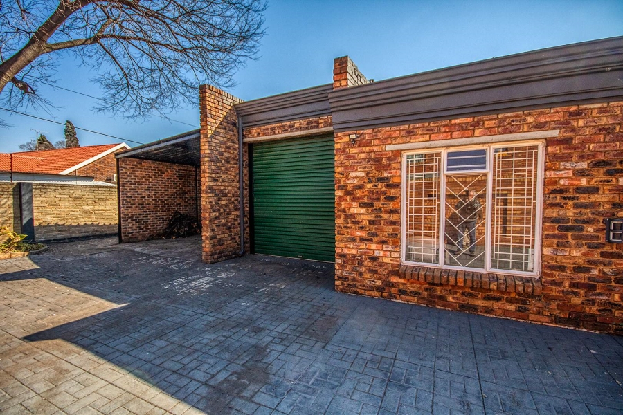 3 Bedroom Property for Sale in Brackenhurst Gauteng