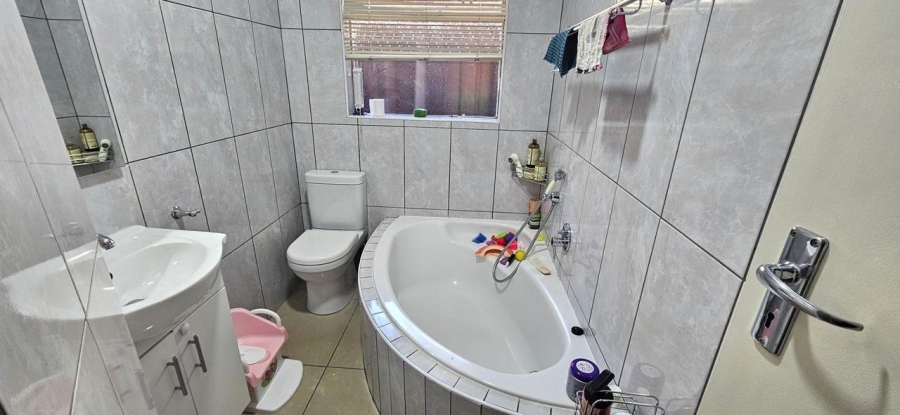 3 Bedroom Property for Sale in South Crest Gauteng