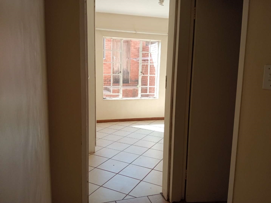 To Let 2 Bedroom Property for Rent in Die Hoewes Gauteng