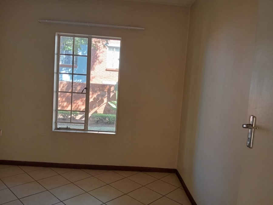 To Let 2 Bedroom Property for Rent in Die Hoewes Gauteng