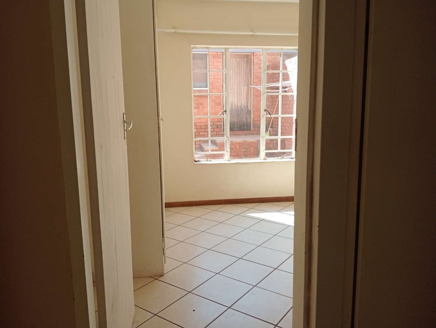 To Let 2 Bedroom Property for Rent in Die Hoewes Gauteng