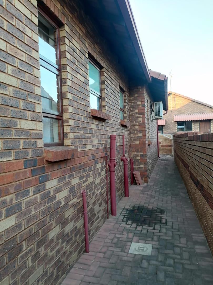 3 Bedroom Property for Sale in Van Riebeeck Park Gauteng