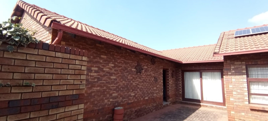 3 Bedroom Property for Sale in Van Riebeeck Park Gauteng