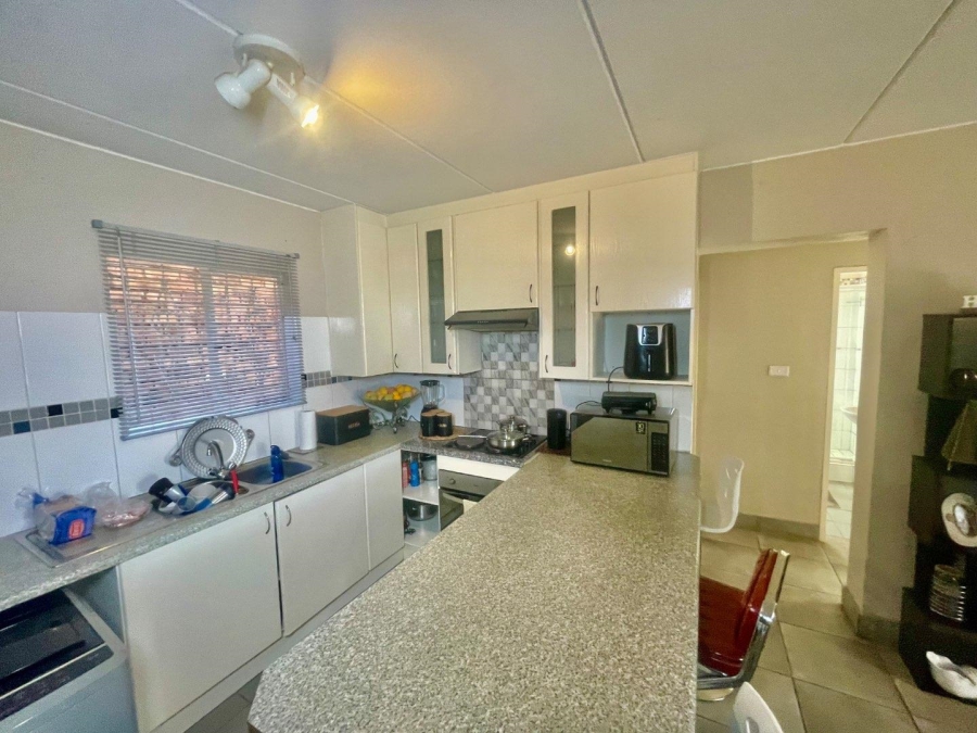 2 Bedroom Property for Sale in Chloorkop Gauteng