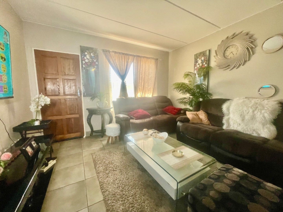 2 Bedroom Property for Sale in Chloorkop Gauteng