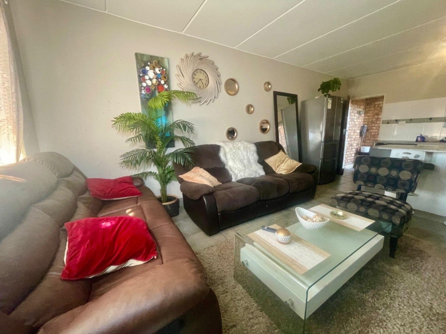 2 Bedroom Property for Sale in Chloorkop Gauteng