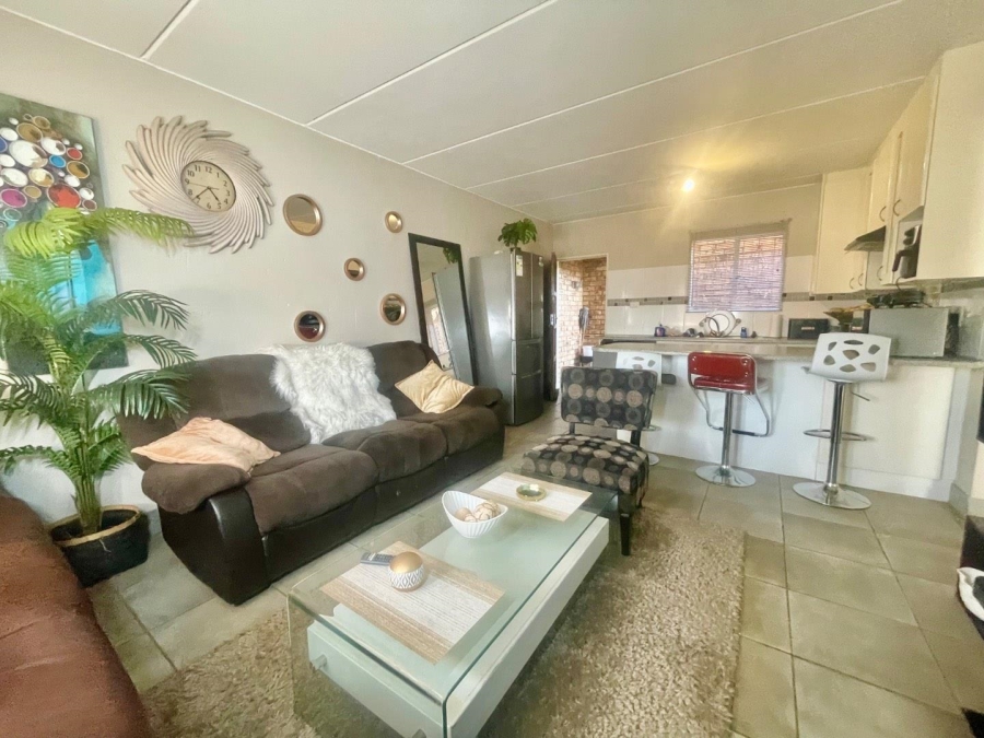 2 Bedroom Property for Sale in Chloorkop Gauteng