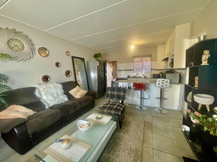 2 Bedroom Property for Sale in Chloorkop Gauteng