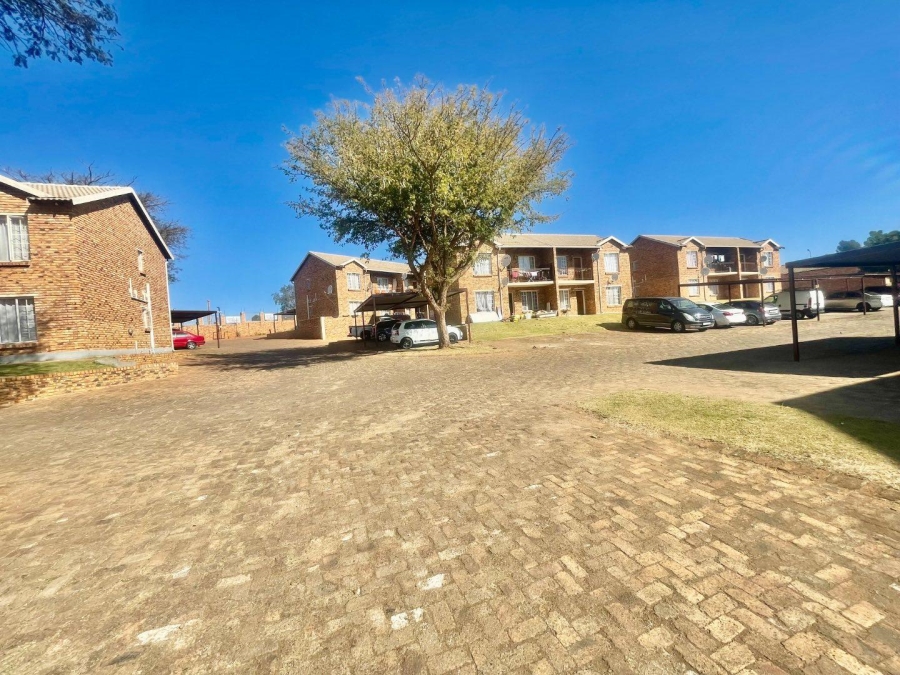 2 Bedroom Property for Sale in Chloorkop Gauteng