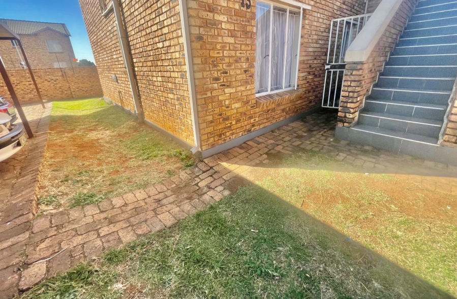 2 Bedroom Property for Sale in Chloorkop Gauteng