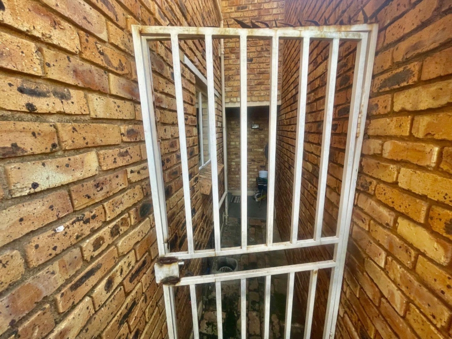 2 Bedroom Property for Sale in Chloorkop Gauteng