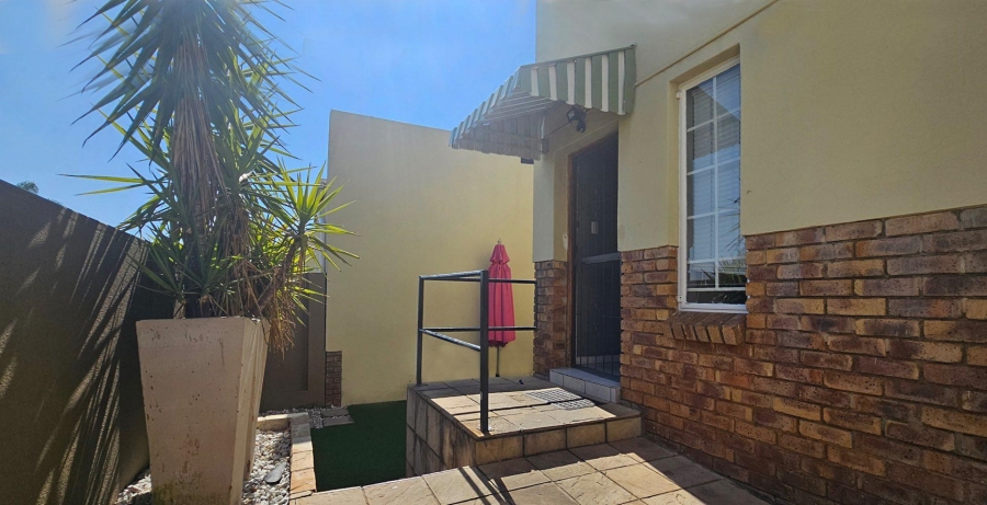 3 Bedroom Property for Sale in Radiokop Gauteng