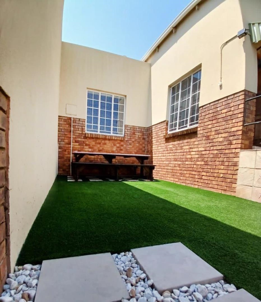 3 Bedroom Property for Sale in Radiokop Gauteng