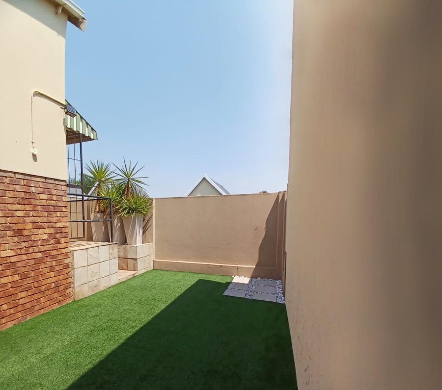 3 Bedroom Property for Sale in Radiokop Gauteng