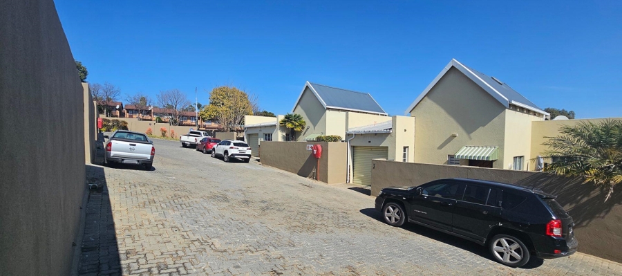 3 Bedroom Property for Sale in Radiokop Gauteng