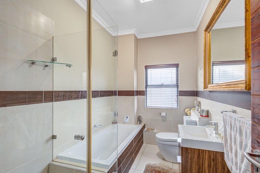 4 Bedroom Property for Sale in Waterfall Country Village Gauteng