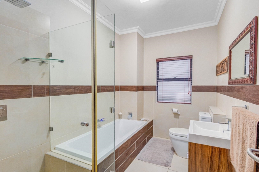 4 Bedroom Property for Sale in Waterfall Country Village Gauteng