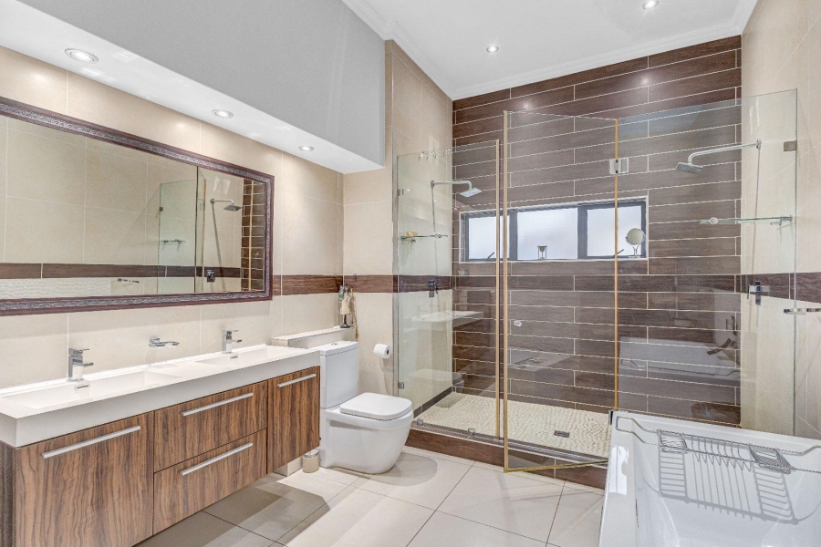 4 Bedroom Property for Sale in Waterfall Country Village Gauteng