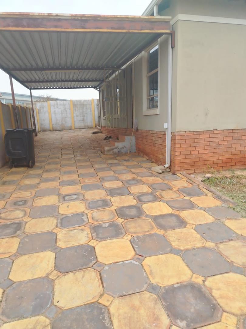 To Let 3 Bedroom Property for Rent in Rosslyn Gauteng