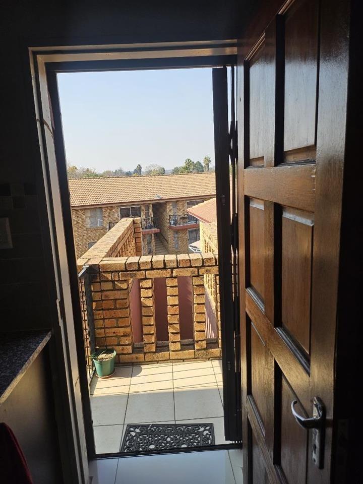 2 Bedroom Property for Sale in Brackendowns Gauteng
