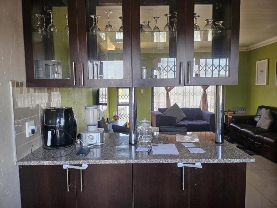 2 Bedroom Property for Sale in Brackendowns Gauteng