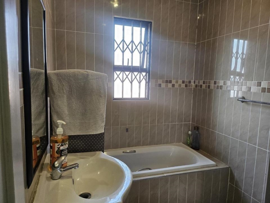 2 Bedroom Property for Sale in Brackendowns Gauteng