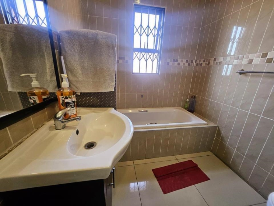 2 Bedroom Property for Sale in Brackendowns Gauteng