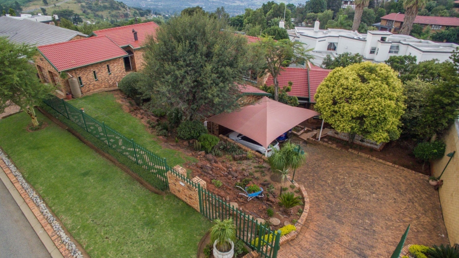 4 Bedroom Property for Sale in Helderkruin View Gauteng