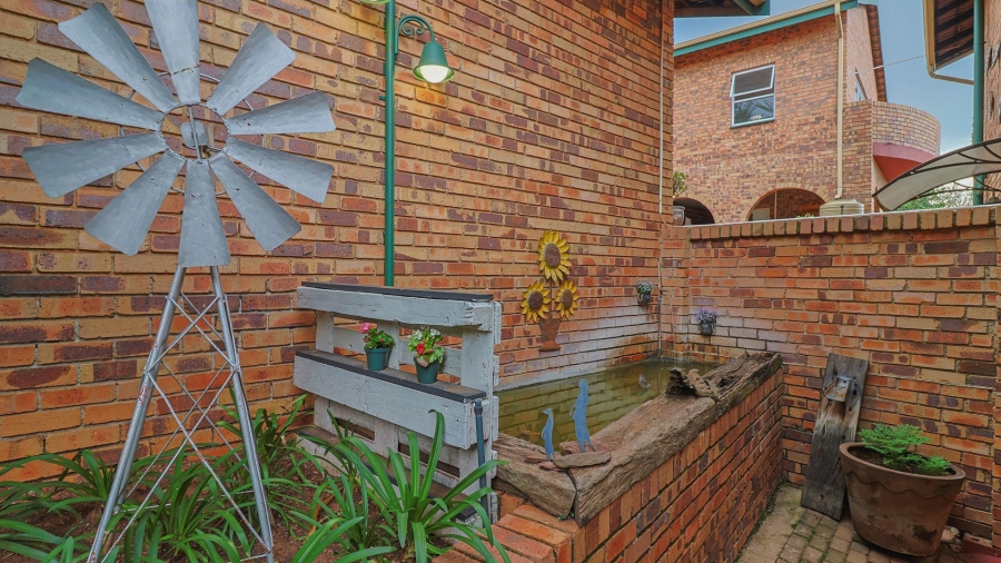 4 Bedroom Property for Sale in Helderkruin View Gauteng