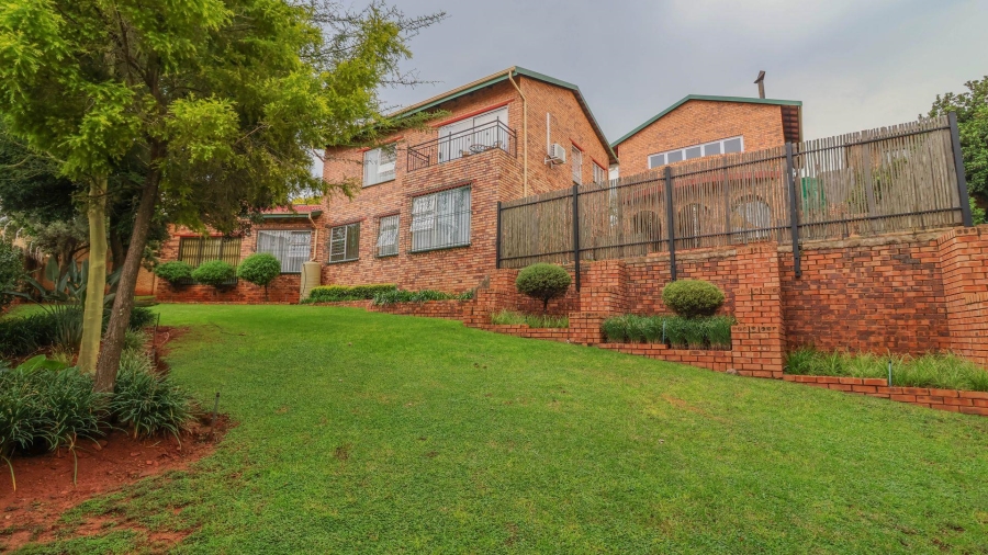 4 Bedroom Property for Sale in Helderkruin View Gauteng