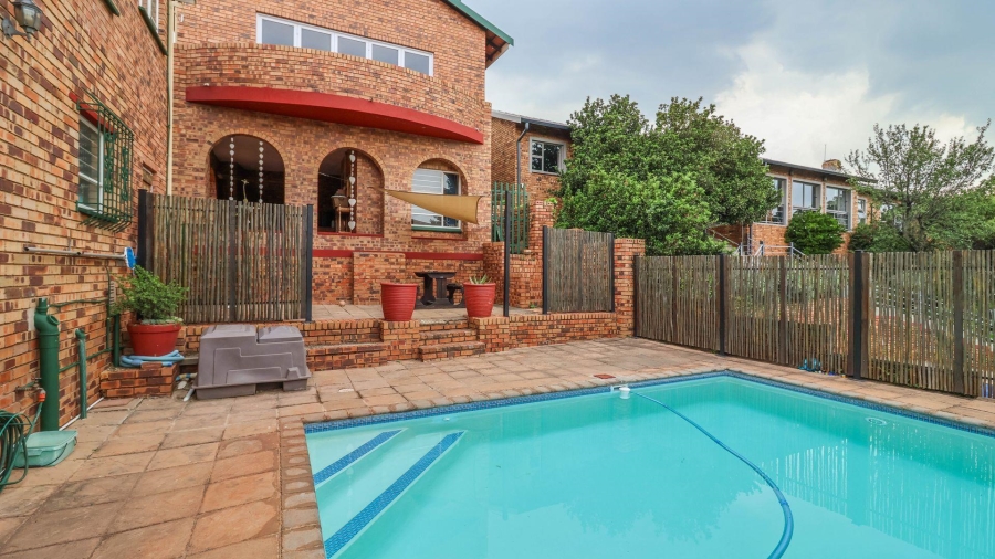 4 Bedroom Property for Sale in Helderkruin View Gauteng