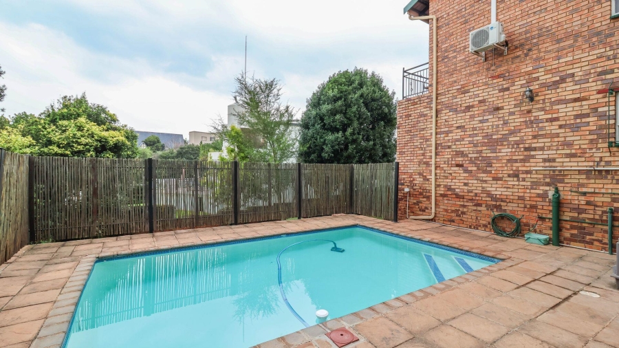 4 Bedroom Property for Sale in Helderkruin View Gauteng