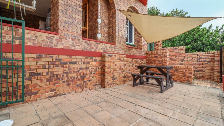 4 Bedroom Property for Sale in Helderkruin View Gauteng