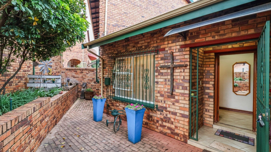 4 Bedroom Property for Sale in Helderkruin View Gauteng