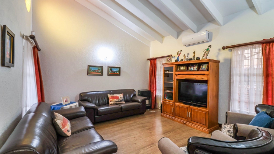4 Bedroom Property for Sale in Helderkruin View Gauteng